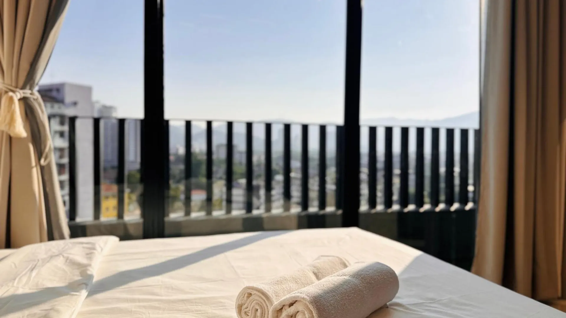 New Georgetown Instagramable 2Br Homestay For 10Pax 无敌美景两房民宿 Beacon Executive Suite 马来西亚