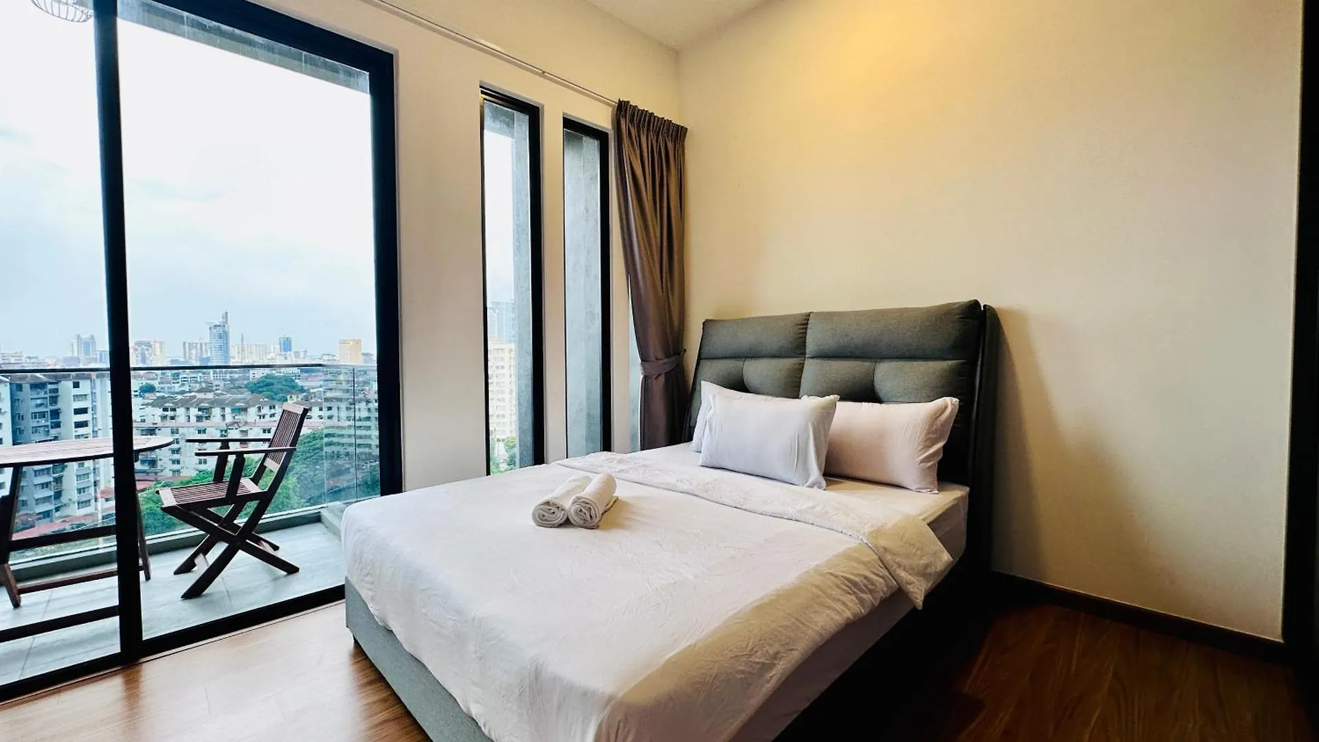 New Georgetown Instagramable 2Br Homestay For 10Pax 无敌美景两房民宿 Beacon Executive Suite Apartment George Town