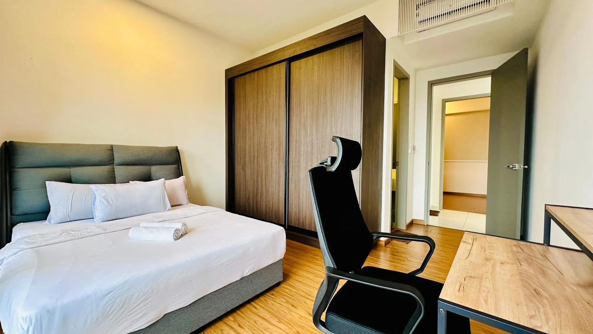 New Georgetown Instagramable 2Br Homestay For 10Pax 无敌美景两房民宿 Beacon Executive Suite Apartment George Town