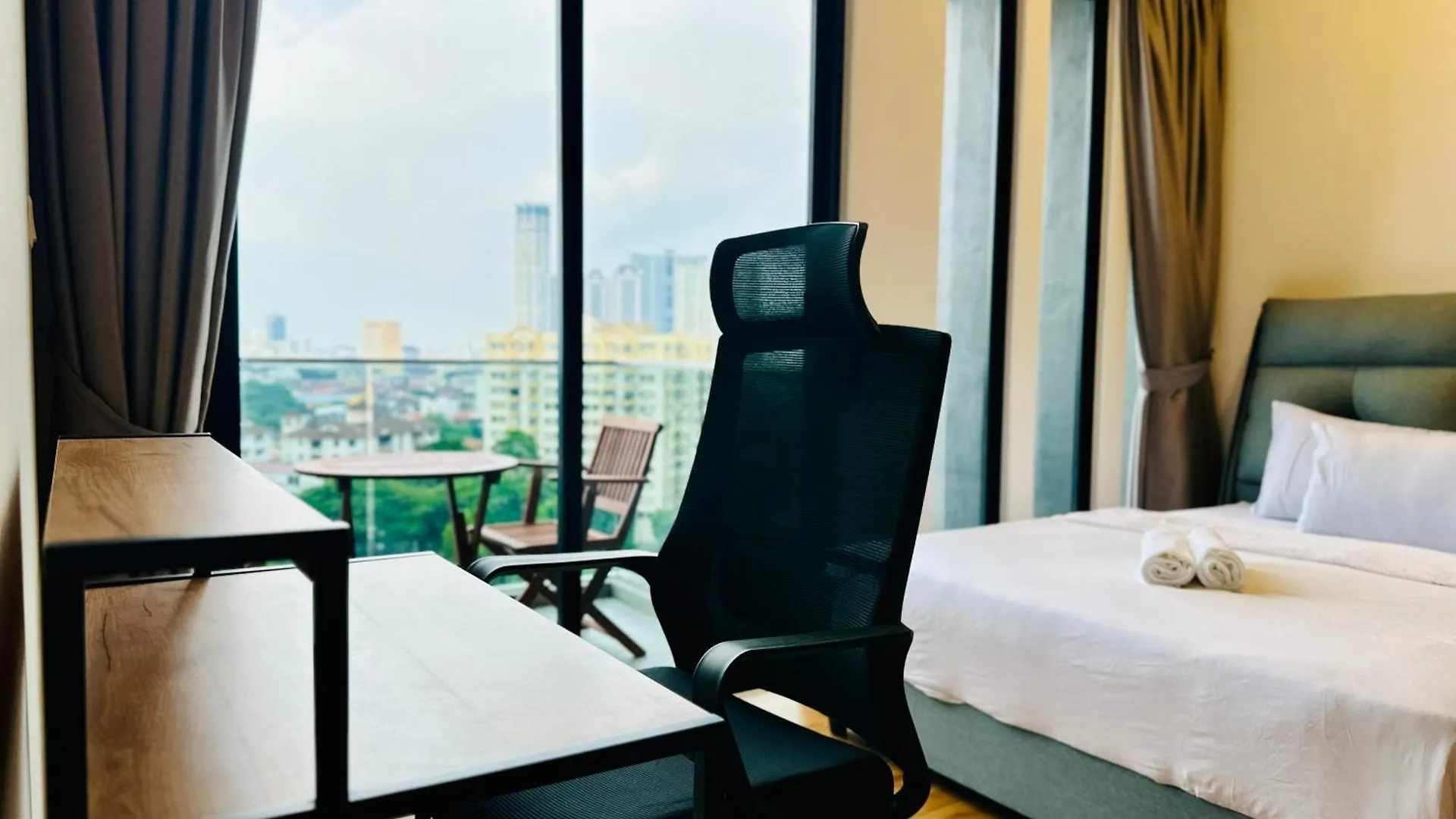 Apartment New Georgetown Instagramable 2Br Homestay For 10Pax 无敌美景两房民宿 Beacon Executive Suite Malaysia