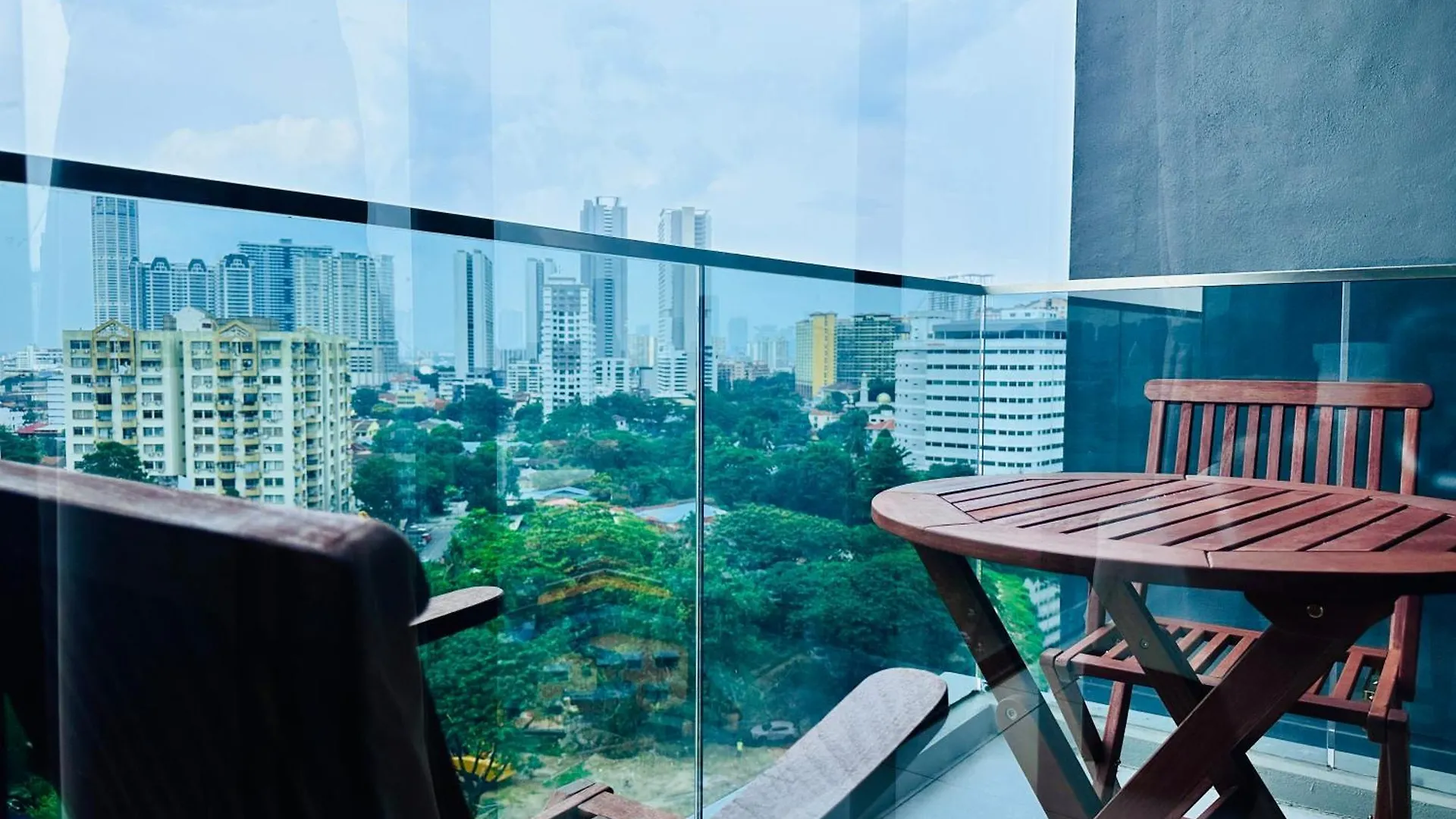 New Georgetown Instagramable 2Br Homestay For 10Pax 无敌美景两房民宿 Beacon Executive Suite Malaysia